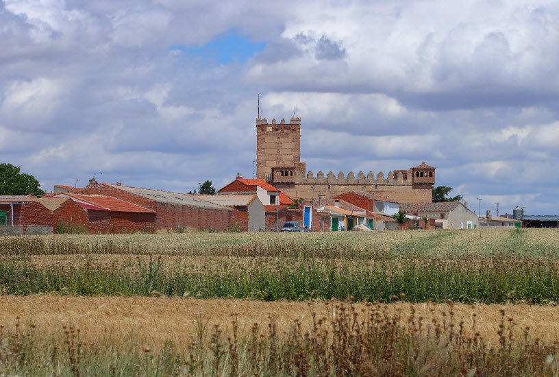 Castle of Narros de Saldueña, Spain